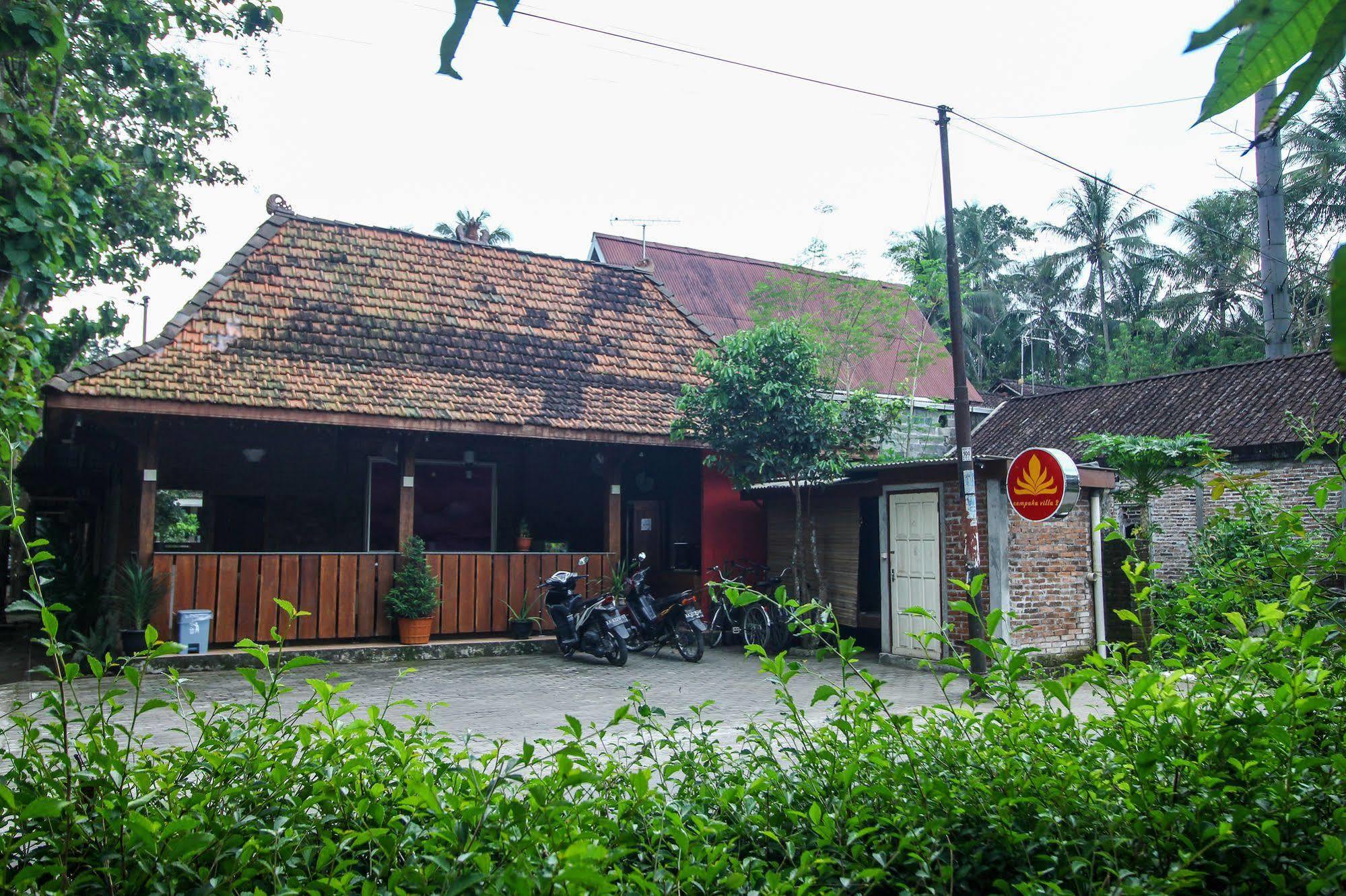 Cempaka Villa Magelang Exterior photo