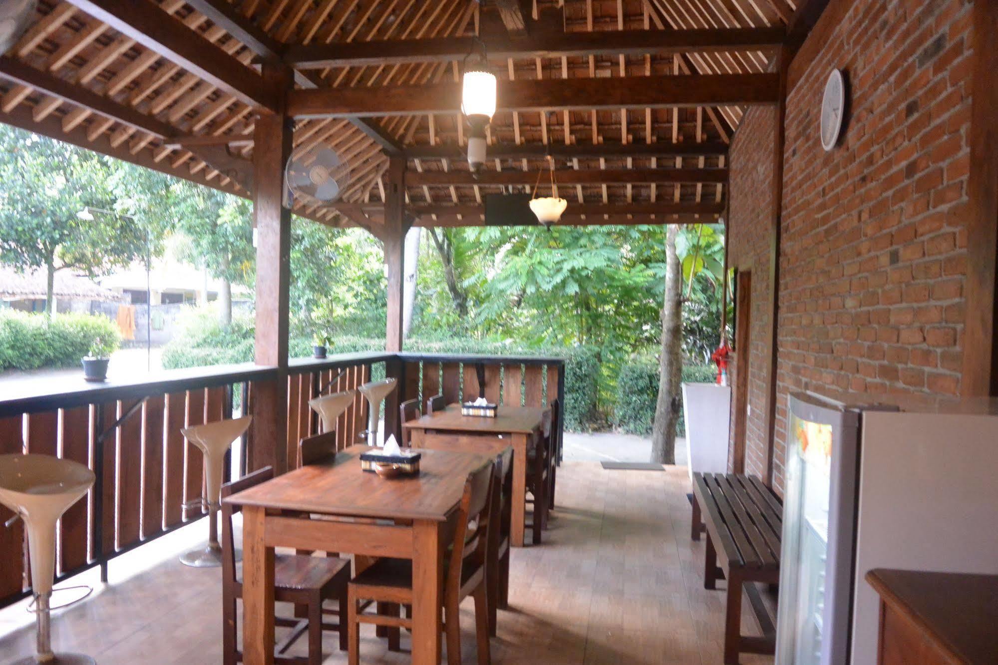 Cempaka Villa Magelang Exterior photo